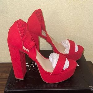 FashionNova- Red plot twist heel